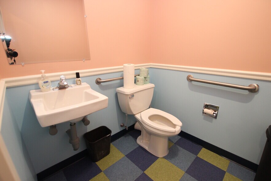 More Photos Of 60 Westwood Ave, Waterbury Office For Sale