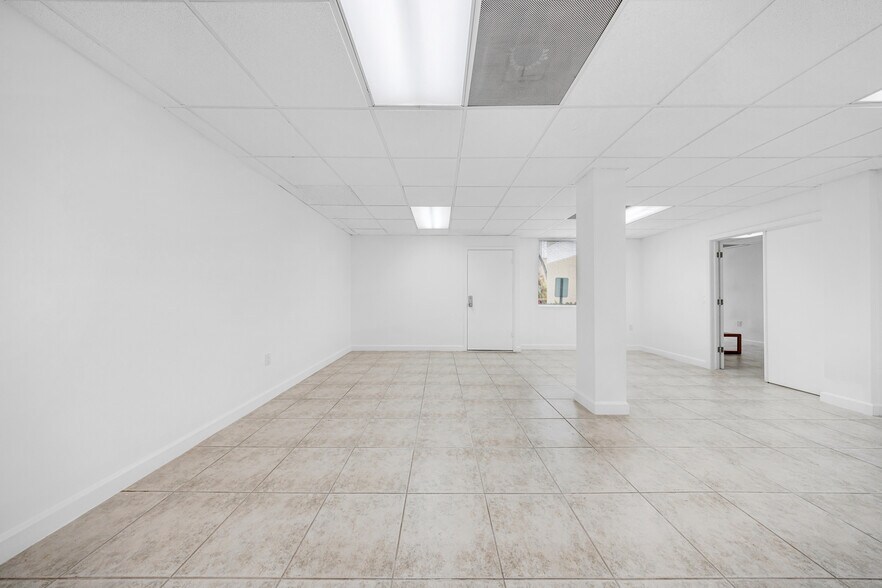 More Photos Of 7452-7466 SW 48th St, Miami Warehouse For Sale