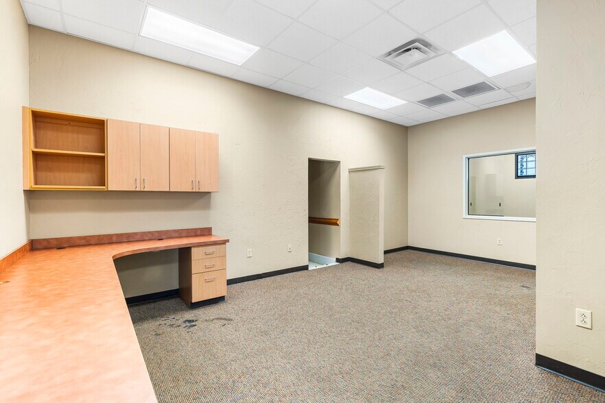 More Photos Of 215 N Grant Ave, Springfield Office For Lease