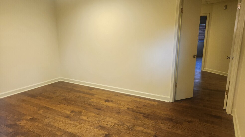 More Photos Of 4727-4729 Spottswood Ave, Memphis Office For Lease