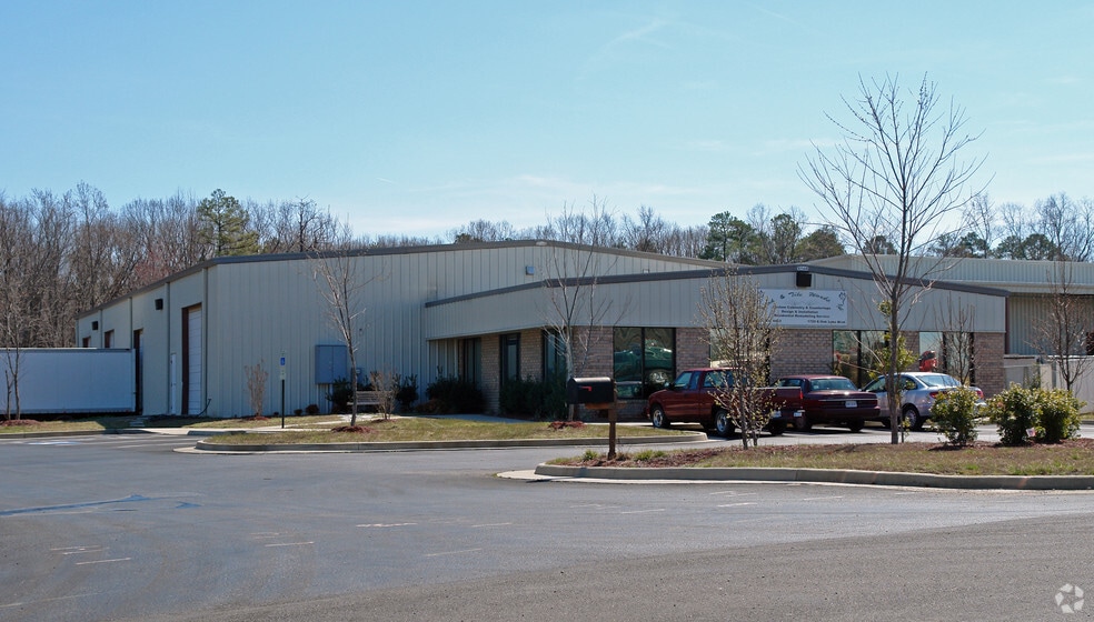 More Photos Of 1720 E Oak Lake Blvd, Midlothian Warehouse For Lease