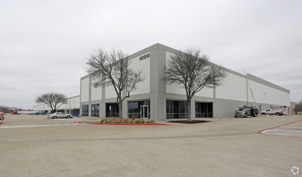 More Photos Of 1000 N 28th Ave, Dallas Warehouse For Lease