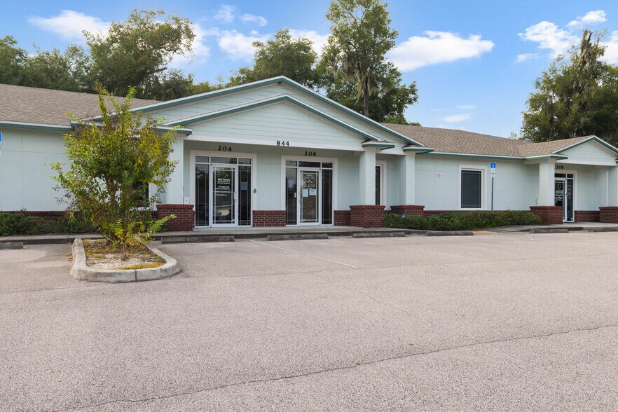 More Photos Of 844 N Stone St, Deland Medical For Sale