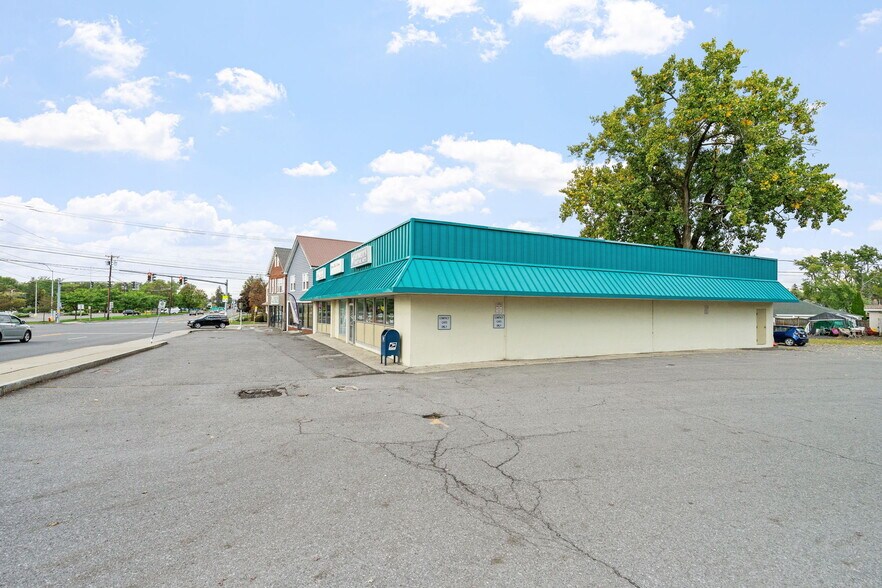 More Photos Of 175-179 Columbia Tpke, Rensselaer Storefront For Sale