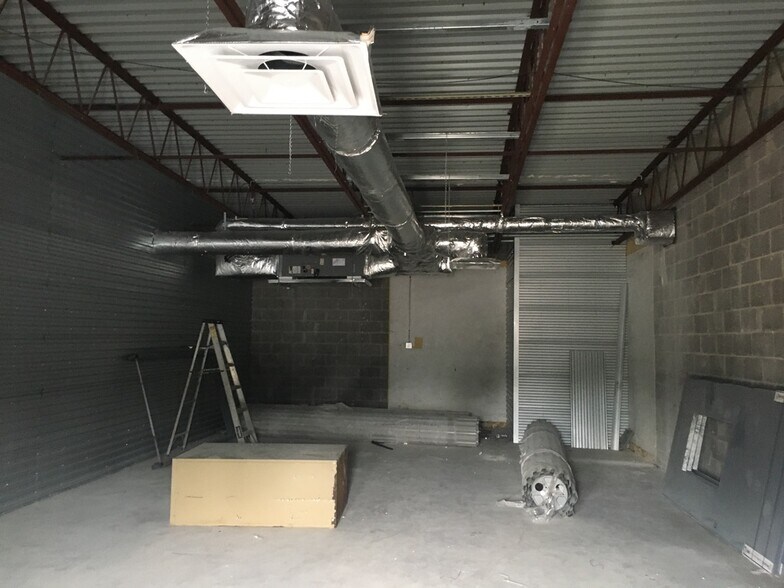 More Photos Of 726 Indiana Ave, Englewood Warehouse For Lease