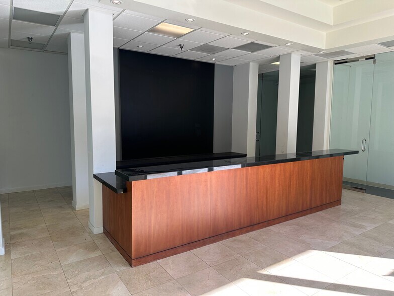 More Photos Of 72171 Highway 111, Palm Desert Storefront Retail Office For Lease