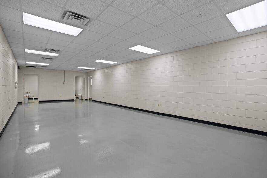 More Photos Of 157 Industrial Dr, King Warehouse For Lease