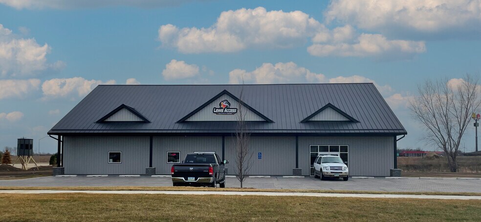 More Photos Of 807 Mustang Lane, Center Point Storefront Retail Office For Lease