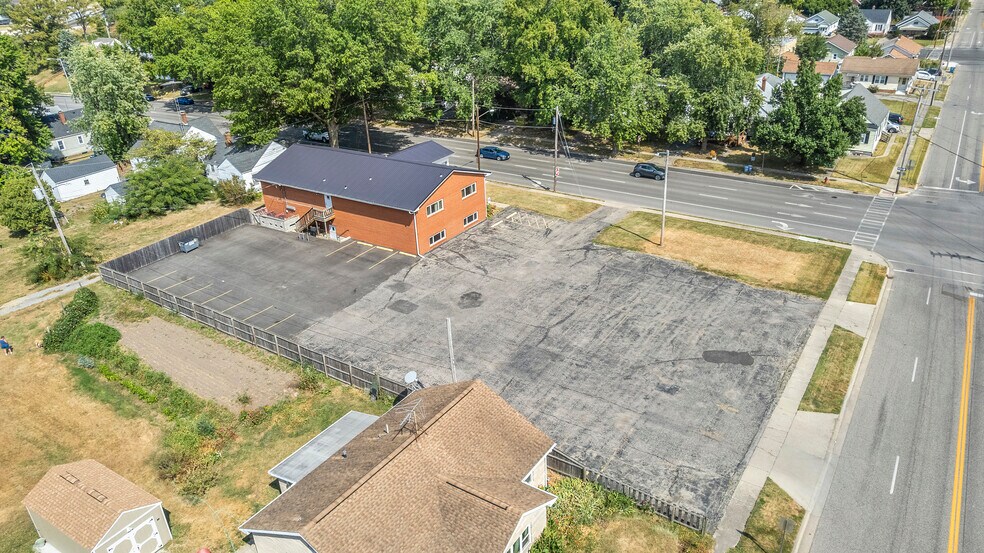 More Photos Of 2445 S 5th St, Springfield Office For Sale