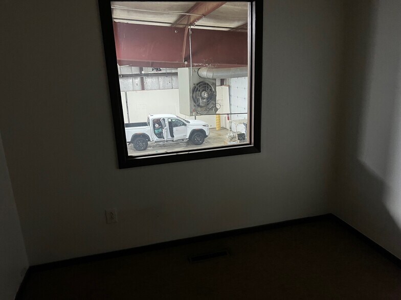 More Photos Of 1240 Stanford Dr, Kankakee Industrial For Sale