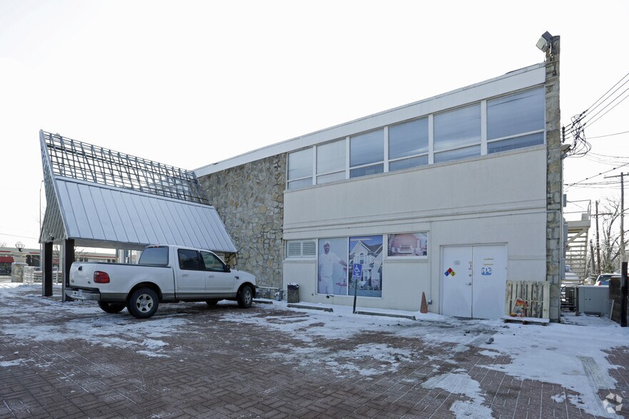More Photos Of 7140 Wornall Rd, Kansas City Freestanding For Lease