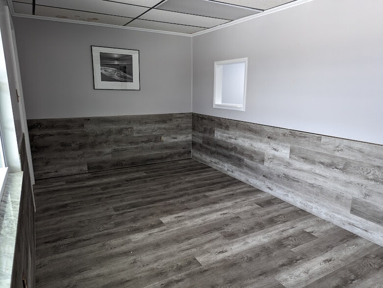 More Photos Of 1421 Commercial Park Dr, Lakeland Storefront Retail Office For Lease
