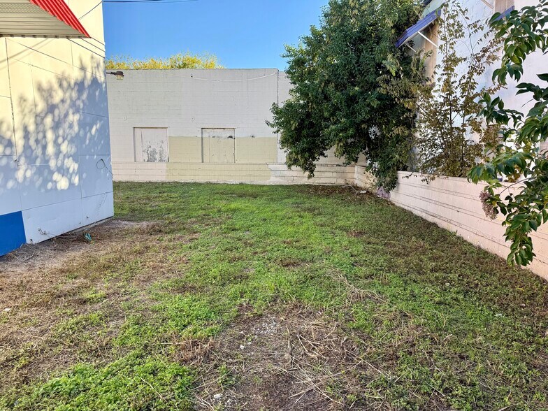 More Photos Of 3022 West Ave, San Antonio Storefront Retail Office For Lease