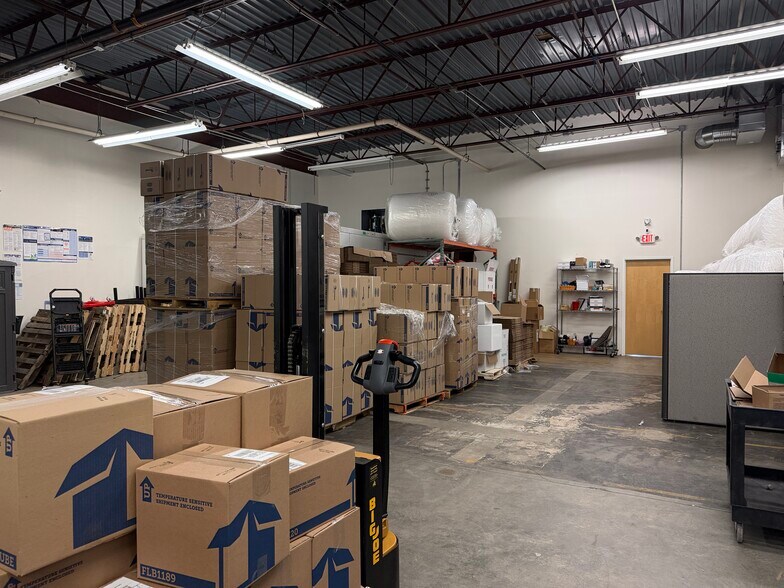 More Photos Of 125 John Roberts Rd, South Portland Warehouse For Lease