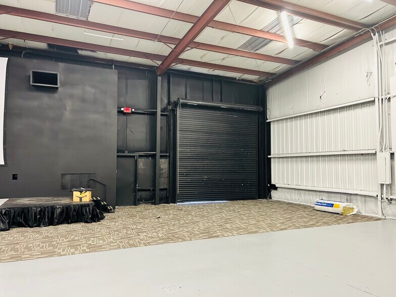 More Photos Of 6955-6973 Hanging Moss Rd, Orlando Warehouse For Lease