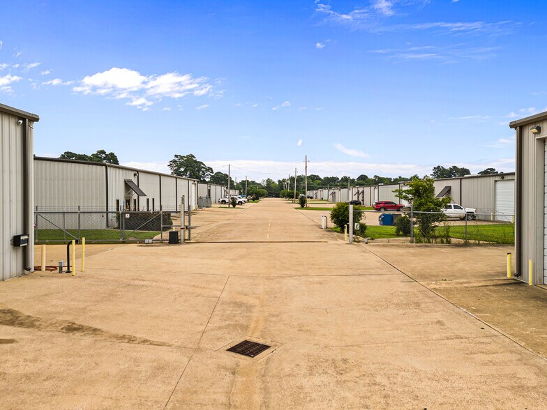 More Photos Of 1200-1211 Champion Way, Longview Unknown For Lease