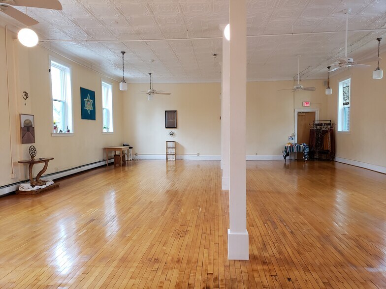 More Photos Of 17 Kellogg Ave, Amherst Storefront Retail Office For Lease