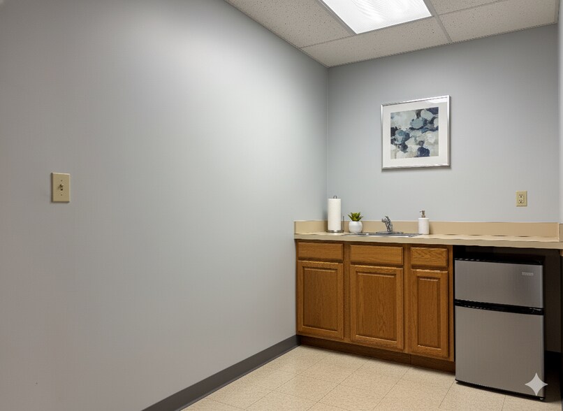 More Photos Of 10821 Plantside Dr, Louisville Light Manufacturing For Lease