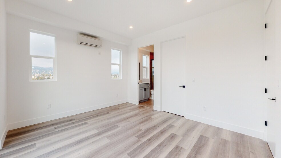 More Photos Of 525 N Normandie Ave, Los Angeles Apartments For Sale