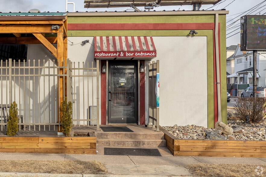 More Photos Of 54 Spring St, Wilkes Barre Restaurant For Sale