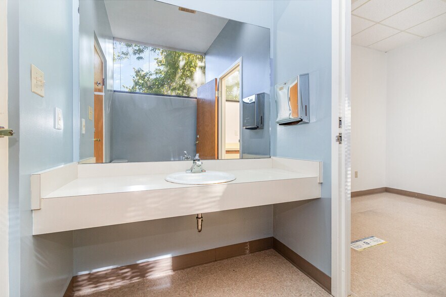 More Photos Of 10196 Springfield Pike, Cincinnati Medical For Sale