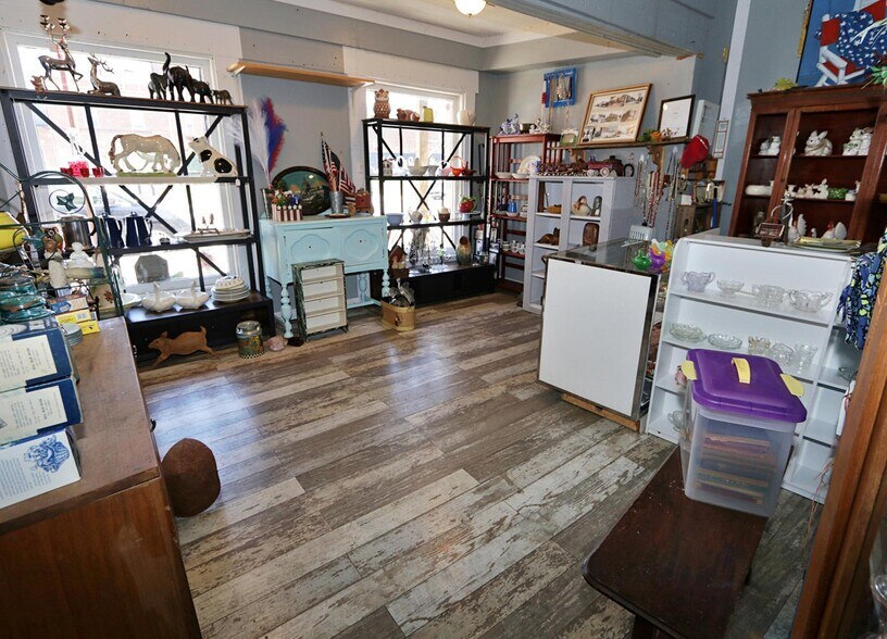 More Photos Of 117 W Shelby St, Falmouth Storefront For Sale