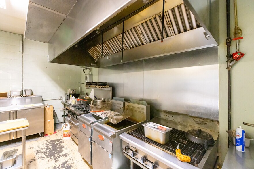 More Photos Of 105 Steuben st, Bingen General Retail For Sale