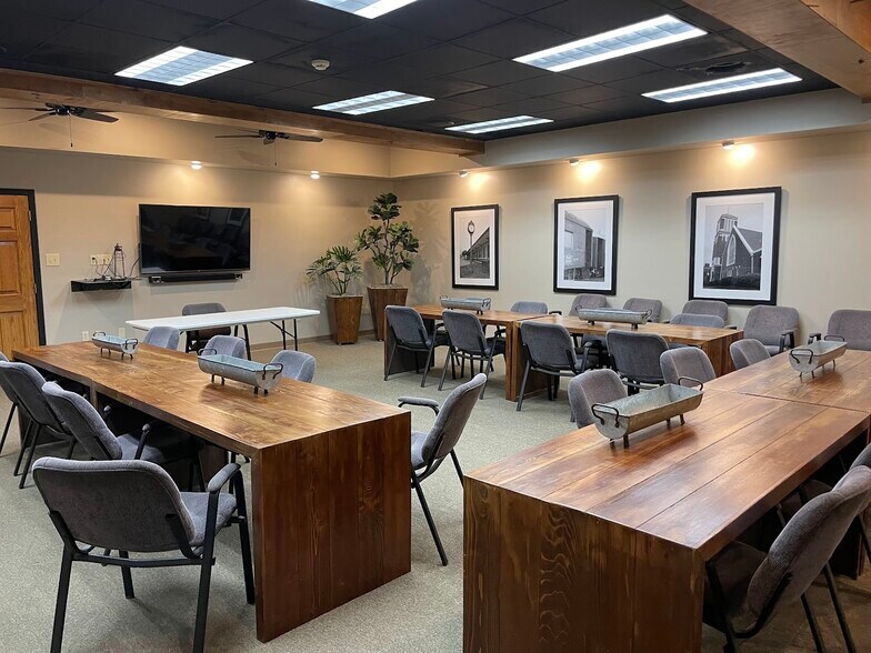 More Photos Of 800 E Main St, Russellville Office For Lease