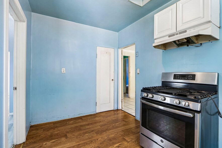 More Photos Of 7315 Woodley Ave, Van Nuys Land For Sale
