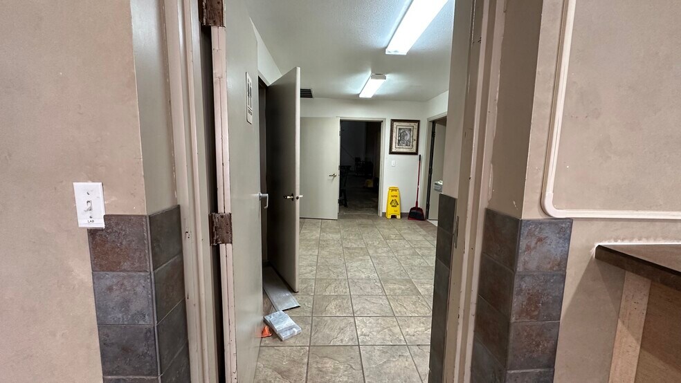 More Photos Of 2401 1/2 Empire, Bloomington General Retail For Sale