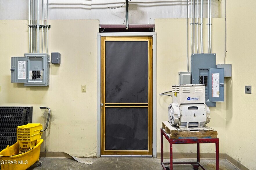 More Photos Of 109 Seneca Dr, El Paso Warehouse For Sale