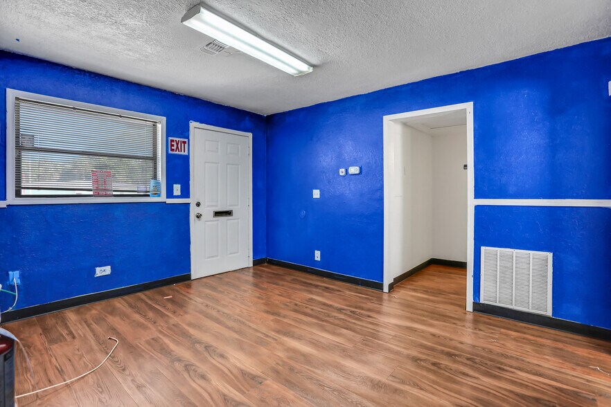 More Photos Of 6406 Merrill Rd, Jacksonville Office For Sale