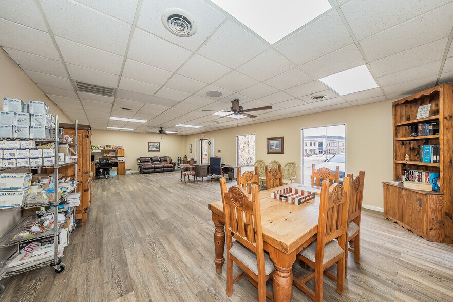 More Photos Of 424 S Bryan Belt Line Rd, Mesquite Flex For Sale