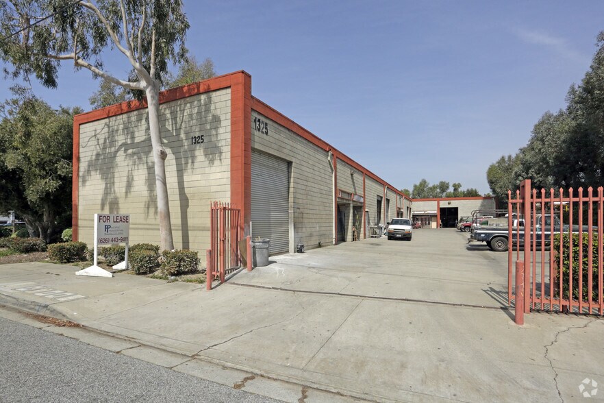 More Photos Of 1325 Vineland Ave, Baldwin Park Warehouse For Lease
