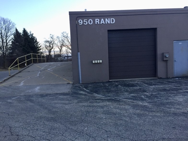 More Photos Of 1000 N Rand Rd, Wauconda Service For Sale