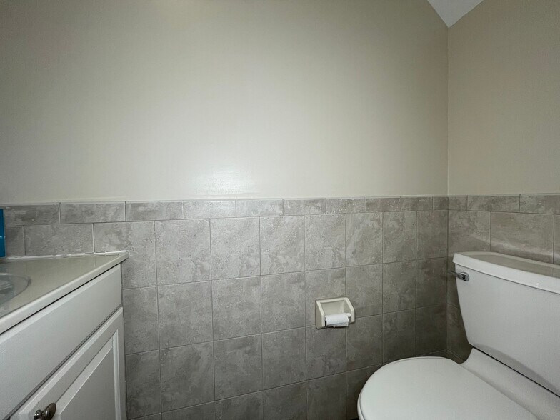 More Photos Of 123 N Henry St, Alexandria Office For Lease