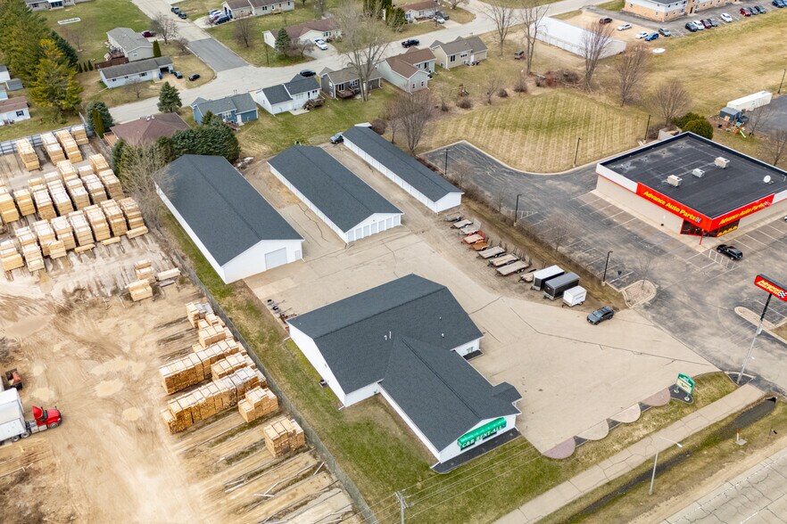 More Photos Of 1375 N Shawano St, New London Flex For Sale