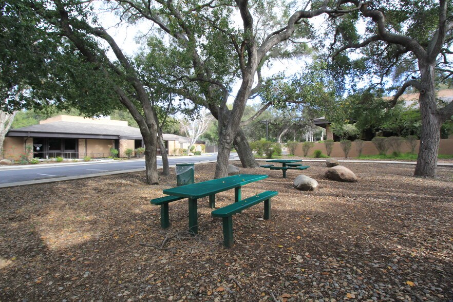 More Photos Of 317-325 S Moorpark Rd, Thousand Oaks Unknown For Lease