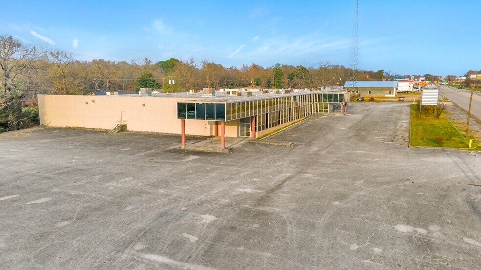 More Photos Of 3215 W Oak St, Palestine Medical For Lease