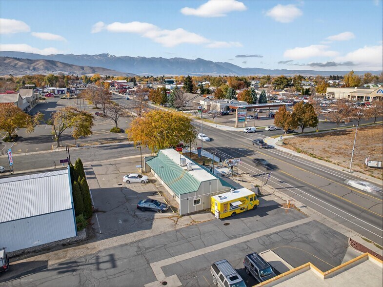 More Photos Of 975 Campbell St, Baker City General Retail For Sale