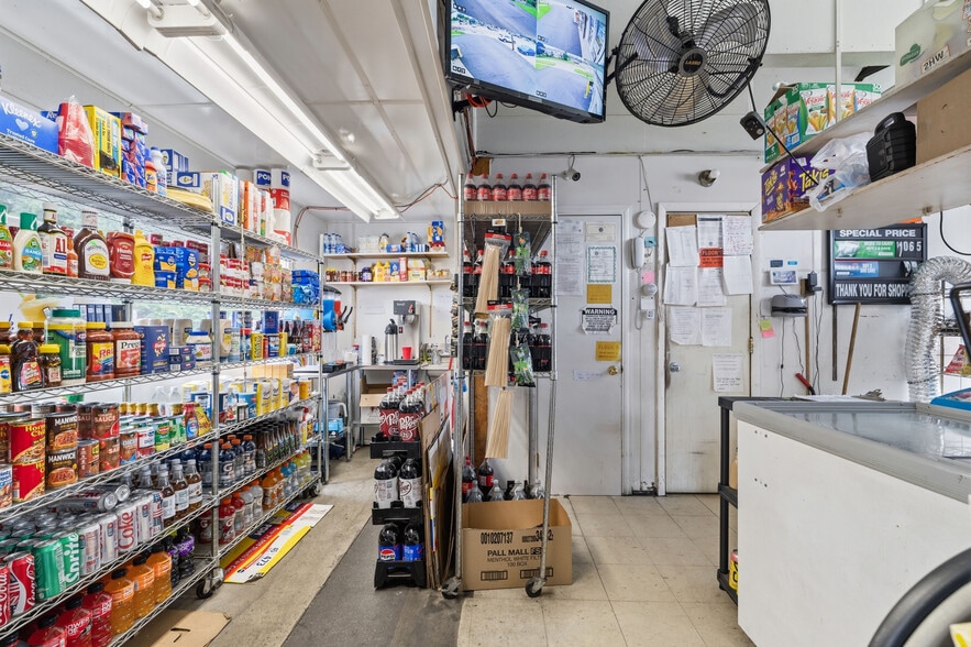 More Photos Of 14650 Champaign Rd, Allen Park General Retail For Sale