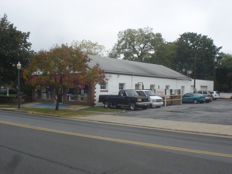 More Photos Of 327 N Royal Ave, Front Royal Freestanding For Sale