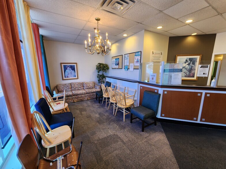 More Photos Of 135 Av 25e, St-Eustache Storefront For Lease