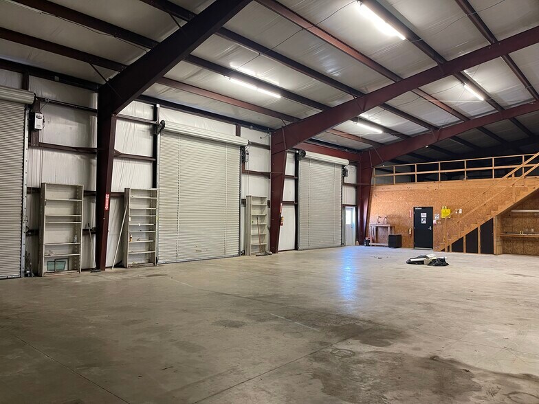 More Photos Of 2436 County Road 311, Jarrell Flex For Lease