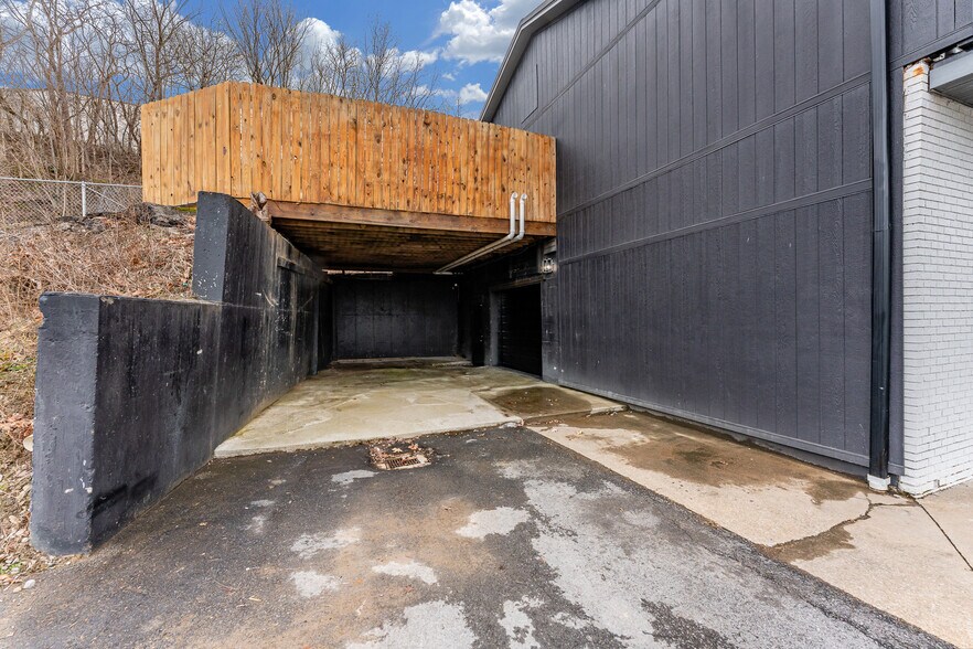 More Photos Of 417 Holland Ave, Morgantown Storefront Retail Office For Lease