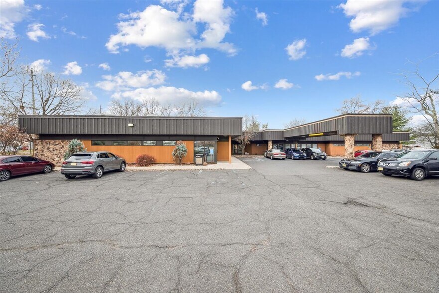 More Photos Of 215 Union Ave, Bridgewater Office For Sale