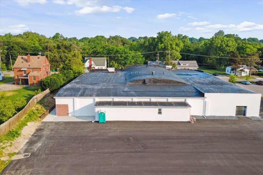 More Photos Of 969 Dixie Hwy, Rossford Freestanding For Sale