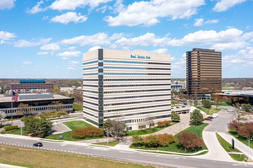 More Photos Of 25800 Northwestern Hwy, Southfield Office For Lease