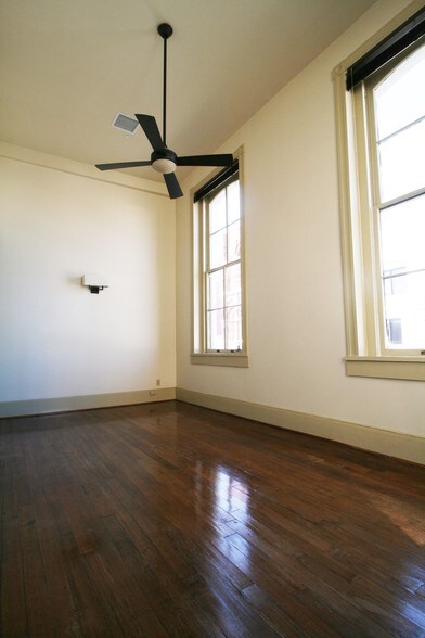 More Photos Of 2101 Mechanic St, Galveston Office For Sale
