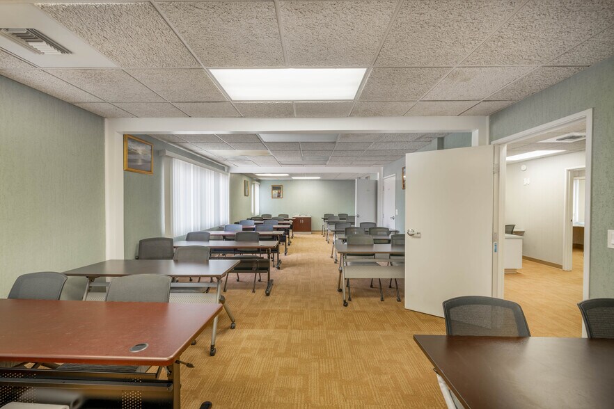 More Photos Of 5995-5997 Brockton Ave, Riverside Medical For Sale